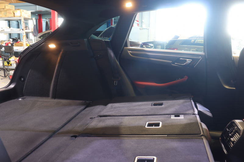 ポルシェ マカン 後期ﾓﾃﾞﾙ ｱｸﾃｨﾌﾞｸﾙｺﾝ ﾂｰﾄｰﾝﾚｻﾞｰｲﾝﾃﾘｱ(黒/赤) 10.9ｲﾝﾁPCMﾅﾋﾞ CarPlay ﾚｰﾝﾁｪﾝｼﾞｱｼｽﾄ LEDﾍｯﾄﾞﾗｲﾄ ｴﾝﾄﾘｰﾄﾞﾗｲﾌﾞ ｼｰﾄﾋｰﾀｰ 360ｶﾒﾗ 20ｲﾝﾁﾀｰﾎﾞAW 　2年保証付