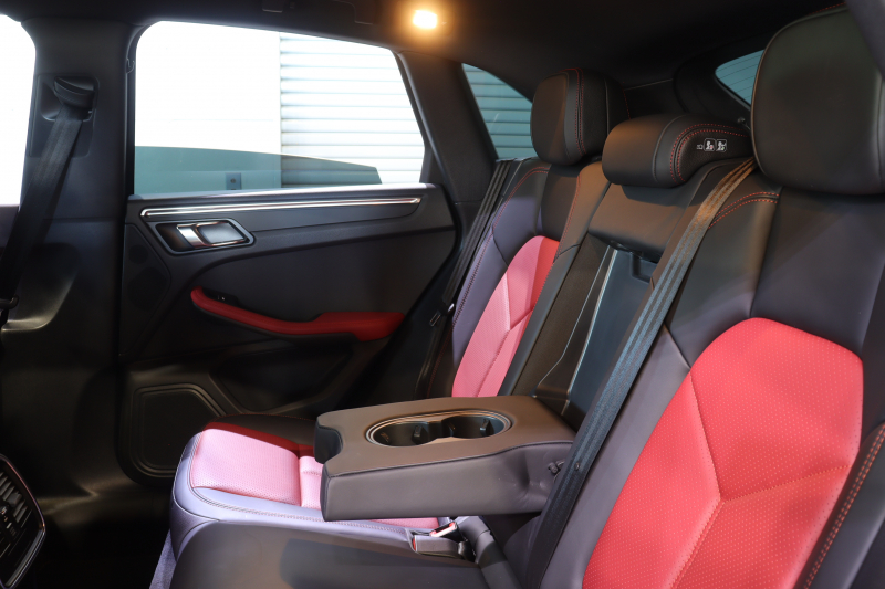 ポルシェ マカン 後期ﾓﾃﾞﾙ ｱｸﾃｨﾌﾞｸﾙｺﾝ ﾂｰﾄｰﾝﾚｻﾞｰｲﾝﾃﾘｱ(黒/赤) 10.9ｲﾝﾁPCMﾅﾋﾞ CarPlay ﾚｰﾝﾁｪﾝｼﾞｱｼｽﾄ LEDﾍｯﾄﾞﾗｲﾄ ｴﾝﾄﾘｰﾄﾞﾗｲﾌﾞ ｼｰﾄﾋｰﾀｰ 360ｶﾒﾗ 20ｲﾝﾁﾀｰﾎﾞAW 　2年保証付