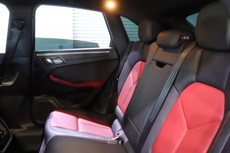 ポルシェ マカン 後期ﾓﾃﾞﾙ ｱｸﾃｨﾌﾞｸﾙｺﾝ ﾂｰﾄｰﾝﾚｻﾞｰｲﾝﾃﾘｱ(黒/赤) 10.9ｲﾝﾁPCMﾅﾋﾞ CarPlay ﾚｰﾝﾁｪﾝｼﾞｱｼｽﾄ LEDﾍｯﾄﾞﾗｲﾄ ｴﾝﾄﾘｰﾄﾞﾗｲﾌﾞ ｼｰﾄﾋｰﾀｰ 360ｶﾒﾗ 20ｲﾝﾁﾀｰﾎﾞAW 　2年保証付