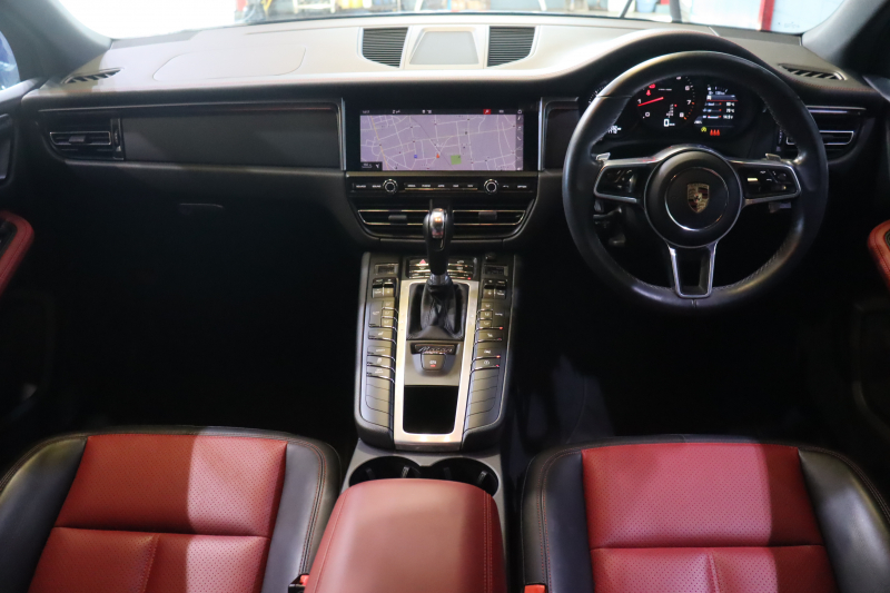 ポルシェ マカン 後期ﾓﾃﾞﾙ ｱｸﾃｨﾌﾞｸﾙｺﾝ ﾂｰﾄｰﾝﾚｻﾞｰｲﾝﾃﾘｱ(黒/赤) 10.9ｲﾝﾁPCMﾅﾋﾞ CarPlay ﾚｰﾝﾁｪﾝｼﾞｱｼｽﾄ LEDﾍｯﾄﾞﾗｲﾄ ｴﾝﾄﾘｰﾄﾞﾗｲﾌﾞ ｼｰﾄﾋｰﾀｰ 360ｶﾒﾗ 20ｲﾝﾁﾀｰﾎﾞAW 　2年保証付