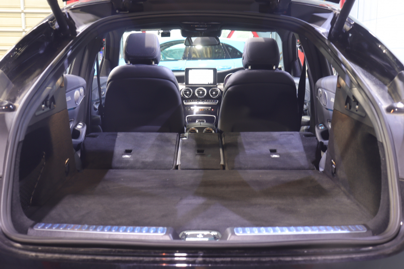 メルセデスベンツ GLCクーペ GLC220d 4MATIC ｸｰﾍﾟ ｽﾎﾟｰﾂ 本革仕様 ﾚｰﾀﾞｰSP　1ｵｰﾅｰ 本革ｽﾎﾟｰﾂｼｰﾄ(ﾌﾞﾗｯｸ) ｻﾝﾙｰﾌ 8.4ｲﾝﾁﾜｲﾄﾞﾅﾋﾞ Burmesterｻｳﾝﾄﾞ ﾌﾙｾｸﾞTV ﾍｯﾄﾞｱｯﾌﾟﾃﾞｨｽﾌﾟﾚｲ LEDﾍｯﾄﾞﾗｲﾄ ｱﾝﾋﾞｴﾝﾄﾗｲﾄ 自動ﾘｱｹﾞｰﾄ AMGｴｱﾛ&19ｲﾝﾁｱﾙﾐ　2年保証