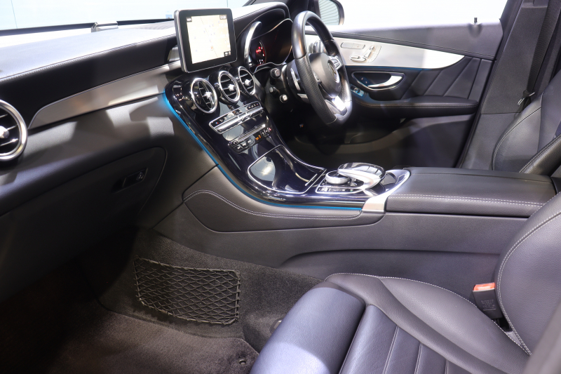 メルセデスベンツ GLCクーペ GLC220d 4MATIC ｸｰﾍﾟ ｽﾎﾟｰﾂ 本革仕様 ﾚｰﾀﾞｰSP　1ｵｰﾅｰ 本革ｽﾎﾟｰﾂｼｰﾄ(ﾌﾞﾗｯｸ) ｻﾝﾙｰﾌ 8.4ｲﾝﾁﾜｲﾄﾞﾅﾋﾞ Burmesterｻｳﾝﾄﾞ ﾌﾙｾｸﾞTV ﾍｯﾄﾞｱｯﾌﾟﾃﾞｨｽﾌﾟﾚｲ LEDﾍｯﾄﾞﾗｲﾄ ｱﾝﾋﾞｴﾝﾄﾗｲﾄ 自動ﾘｱｹﾞｰﾄ AMGｴｱﾛ&19ｲﾝﾁｱﾙﾐ　2年保証