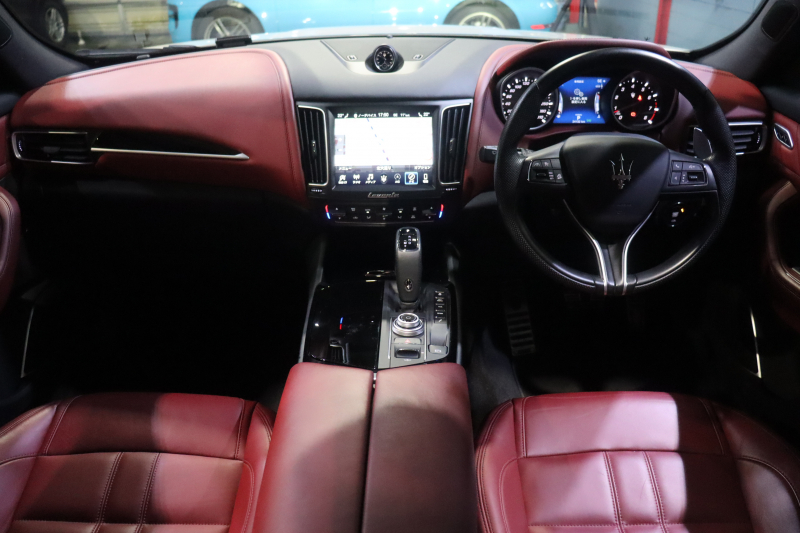 マセラティ レヴァンテ ｸﾞﾗﾝｽﾎﾟｰﾂ　後期 NEWｼﾌﾄ ADAS ACC LDW BSA ﾚｯﾄﾞﾚｻﾞｰｼｰﾄ ﾊﾟﾉﾗﾏｻﾝﾙｰﾌ MTCﾅﾋﾞ ﾌﾙｾｸﾞTV harman/kardon CarPlay LEDﾍｯﾄﾞﾗｲﾄ ｿﾌﾄﾄﾞｱｸﾛｰｼﾞｬｰ 自動ﾘｱｹﾞｰﾄ 専用ｴｸﾃﾘｱ 21ｲﾝﾁﾍﾘｵｽAW 　2年保証