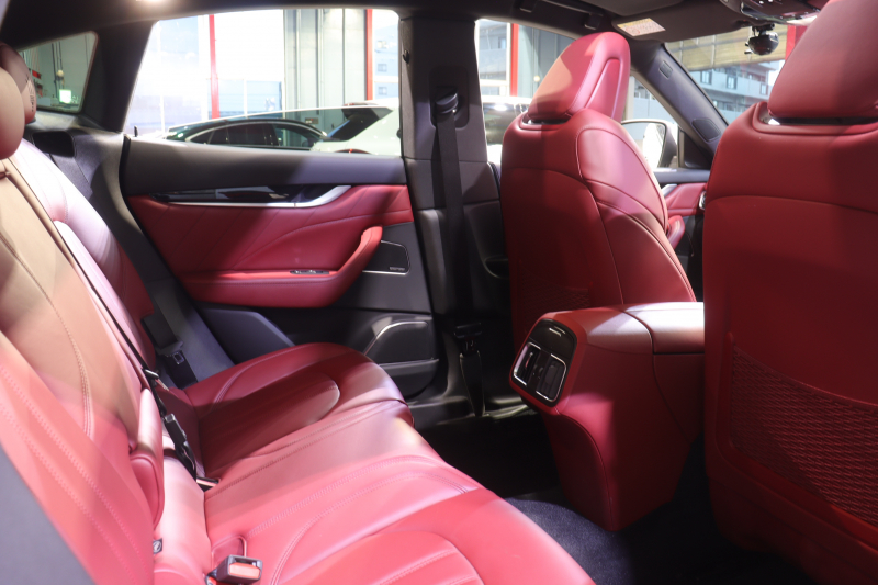 マセラティ レヴァンテ ｸﾞﾗﾝｽﾎﾟｰﾂ　後期 NEWｼﾌﾄ ADAS ACC LDW BSA ﾚｯﾄﾞﾚｻﾞｰｼｰﾄ ﾊﾟﾉﾗﾏｻﾝﾙｰﾌ MTCﾅﾋﾞ ﾌﾙｾｸﾞTV harman/kardon CarPlay LEDﾍｯﾄﾞﾗｲﾄ ｿﾌﾄﾄﾞｱｸﾛｰｼﾞｬｰ 自動ﾘｱｹﾞｰﾄ 専用ｴｸﾃﾘｱ 21ｲﾝﾁﾍﾘｵｽAW 　2年保証