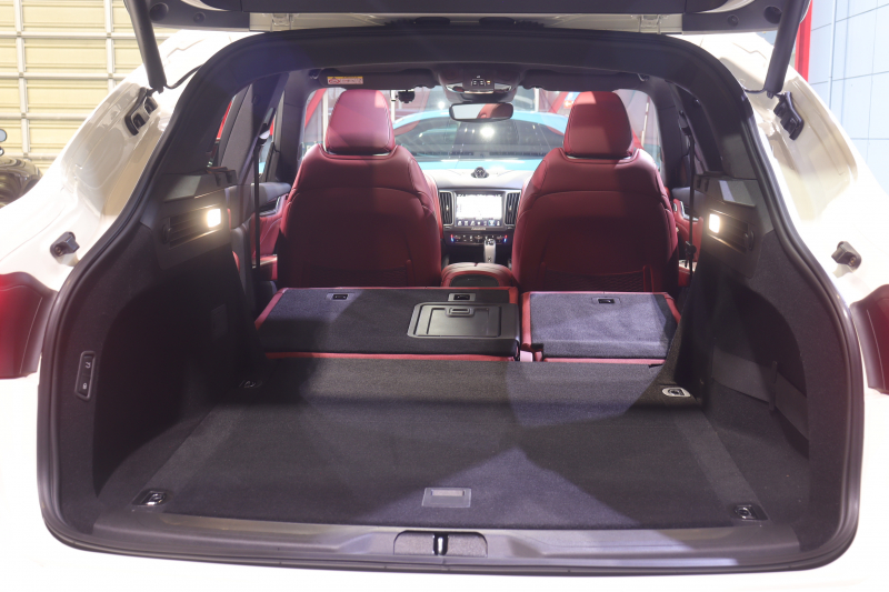 マセラティ レヴァンテ ｸﾞﾗﾝｽﾎﾟｰﾂ　後期 NEWｼﾌﾄ ADAS ACC LDW BSA ﾚｯﾄﾞﾚｻﾞｰｼｰﾄ ﾊﾟﾉﾗﾏｻﾝﾙｰﾌ MTCﾅﾋﾞ ﾌﾙｾｸﾞTV harman/kardon CarPlay LEDﾍｯﾄﾞﾗｲﾄ ｿﾌﾄﾄﾞｱｸﾛｰｼﾞｬｰ 自動ﾘｱｹﾞｰﾄ 専用ｴｸﾃﾘｱ 21ｲﾝﾁﾍﾘｵｽAW 　2年保証