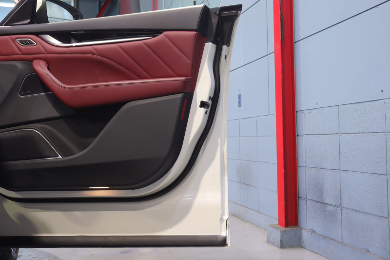 マセラティ レヴァンテ ｸﾞﾗﾝｽﾎﾟｰﾂ　後期 NEWｼﾌﾄ ADAS ACC LDW BSA ﾚｯﾄﾞﾚｻﾞｰｼｰﾄ ﾊﾟﾉﾗﾏｻﾝﾙｰﾌ MTCﾅﾋﾞ ﾌﾙｾｸﾞTV harman/kardon CarPlay LEDﾍｯﾄﾞﾗｲﾄ ｿﾌﾄﾄﾞｱｸﾛｰｼﾞｬｰ 自動ﾘｱｹﾞｰﾄ 専用ｴｸﾃﾘｱ 21ｲﾝﾁﾍﾘｵｽAW 　2年保証