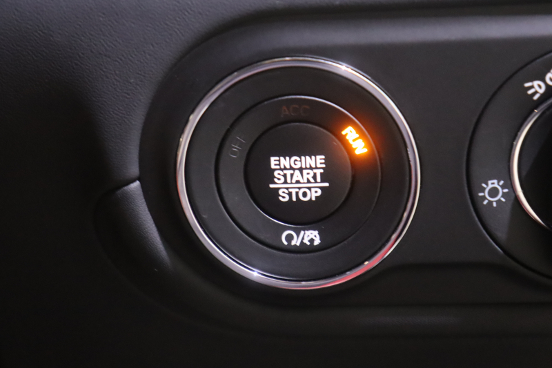 マセラティ レヴァンテ ｸﾞﾗﾝｽﾎﾟｰﾂ　後期 NEWｼﾌﾄ ADAS ACC LDW BSA ﾚｯﾄﾞﾚｻﾞｰｼｰﾄ ﾊﾟﾉﾗﾏｻﾝﾙｰﾌ MTCﾅﾋﾞ ﾌﾙｾｸﾞTV harman/kardon CarPlay LEDﾍｯﾄﾞﾗｲﾄ ｿﾌﾄﾄﾞｱｸﾛｰｼﾞｬｰ 自動ﾘｱｹﾞｰﾄ 専用ｴｸﾃﾘｱ 21ｲﾝﾁﾍﾘｵｽAW 　2年保証