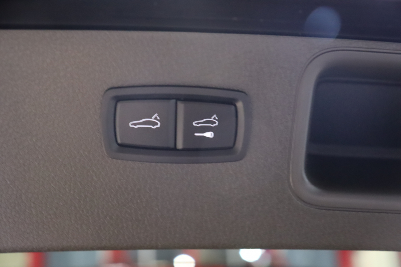 ポルシェ マカン S　MY17 ｴﾝﾄﾘｰﾄﾞﾗｲﾌﾞ 本革ｼｰﾄ(ｱｹﾞｰﾄｸﾞﾚｰ) PCMﾅﾋﾞ 14wayﾒﾓﾘｰ付電動ｼｰﾄ ﾚｰﾝﾃﾞｨﾊﾟｰﾁｬｳｫｰﾆﾝｸﾞ ｽﾎﾟｰﾂﾃｰﾙﾊﾟｲﾌﾟ ﾋﾟｱﾉﾌｨﾆｯｼｭﾌﾞﾗｯｸｲﾝﾃﾘｱ 18ｲﾝﾁﾏｶﾝSﾃﾞｻﾞｲﾝAW　2年保証