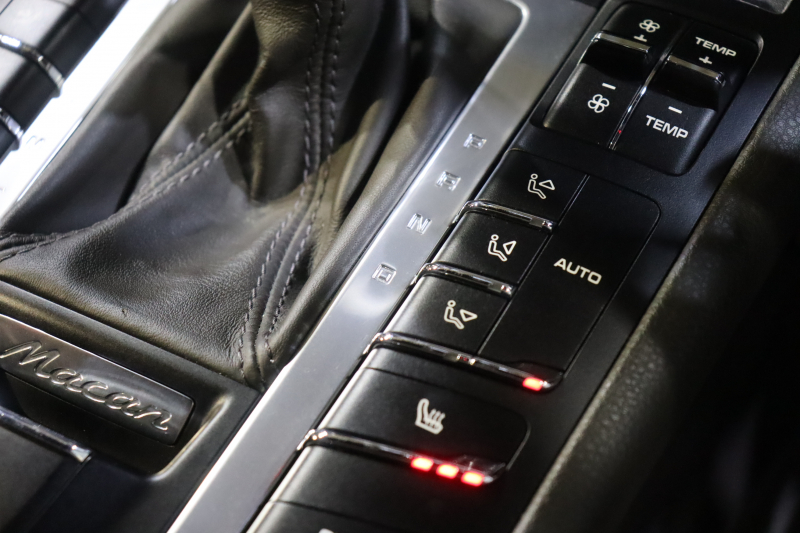 ポルシェ マカン S　MY17 ｴﾝﾄﾘｰﾄﾞﾗｲﾌﾞ 本革ｼｰﾄ(ｱｹﾞｰﾄｸﾞﾚｰ) PCMﾅﾋﾞ 14wayﾒﾓﾘｰ付電動ｼｰﾄ ﾚｰﾝﾃﾞｨﾊﾟｰﾁｬｳｫｰﾆﾝｸﾞ ｽﾎﾟｰﾂﾃｰﾙﾊﾟｲﾌﾟ ﾋﾟｱﾉﾌｨﾆｯｼｭﾌﾞﾗｯｸｲﾝﾃﾘｱ 18ｲﾝﾁﾏｶﾝSﾃﾞｻﾞｲﾝAW　2年保証