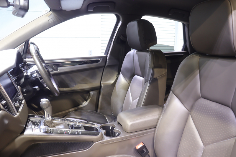 ポルシェ マカン S　MY17 ｴﾝﾄﾘｰﾄﾞﾗｲﾌﾞ 本革ｼｰﾄ(ｱｹﾞｰﾄｸﾞﾚｰ) PCMﾅﾋﾞ 14wayﾒﾓﾘｰ付電動ｼｰﾄ ﾚｰﾝﾃﾞｨﾊﾟｰﾁｬｳｫｰﾆﾝｸﾞ ｽﾎﾟｰﾂﾃｰﾙﾊﾟｲﾌﾟ ﾋﾟｱﾉﾌｨﾆｯｼｭﾌﾞﾗｯｸｲﾝﾃﾘｱ 18ｲﾝﾁﾏｶﾝSﾃﾞｻﾞｲﾝAW　2年保証