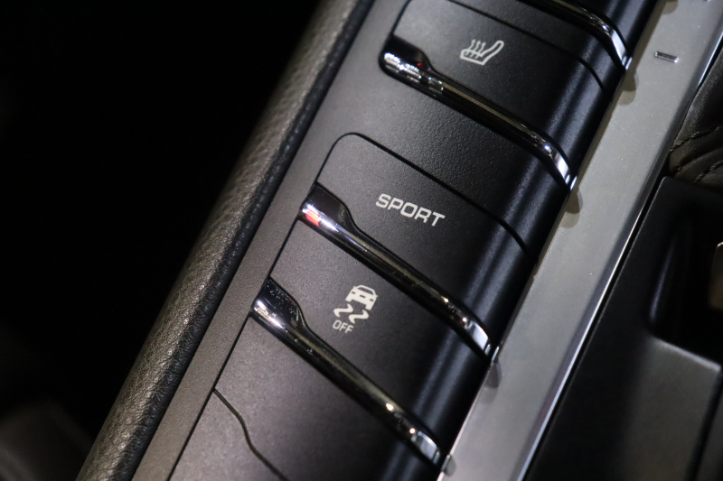 ポルシェ マカン S　MY17 ｴﾝﾄﾘｰﾄﾞﾗｲﾌﾞ 本革ｼｰﾄ(ｱｹﾞｰﾄｸﾞﾚｰ) PCMﾅﾋﾞ 14wayﾒﾓﾘｰ付電動ｼｰﾄ ﾚｰﾝﾃﾞｨﾊﾟｰﾁｬｳｫｰﾆﾝｸﾞ ｽﾎﾟｰﾂﾃｰﾙﾊﾟｲﾌﾟ ﾋﾟｱﾉﾌｨﾆｯｼｭﾌﾞﾗｯｸｲﾝﾃﾘｱ 18ｲﾝﾁﾏｶﾝSﾃﾞｻﾞｲﾝAW　2年保証