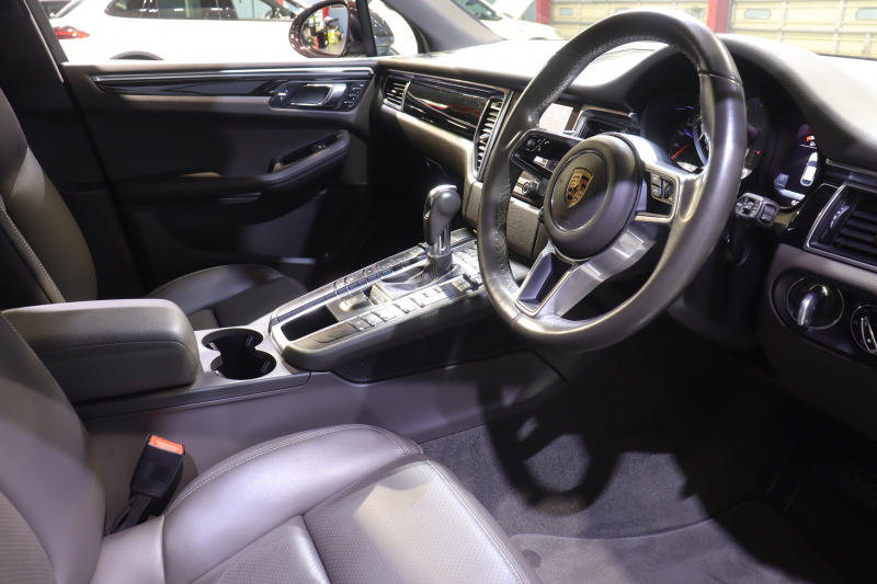 ポルシェ マカン S　MY17 ｴﾝﾄﾘｰﾄﾞﾗｲﾌﾞ 本革ｼｰﾄ(ｱｹﾞｰﾄｸﾞﾚｰ) PCMﾅﾋﾞ 14wayﾒﾓﾘｰ付電動ｼｰﾄ ﾚｰﾝﾃﾞｨﾊﾟｰﾁｬｳｫｰﾆﾝｸﾞ ｽﾎﾟｰﾂﾃｰﾙﾊﾟｲﾌﾟ ﾋﾟｱﾉﾌｨﾆｯｼｭﾌﾞﾗｯｸｲﾝﾃﾘｱ 18ｲﾝﾁﾏｶﾝSﾃﾞｻﾞｲﾝAW　2年保証