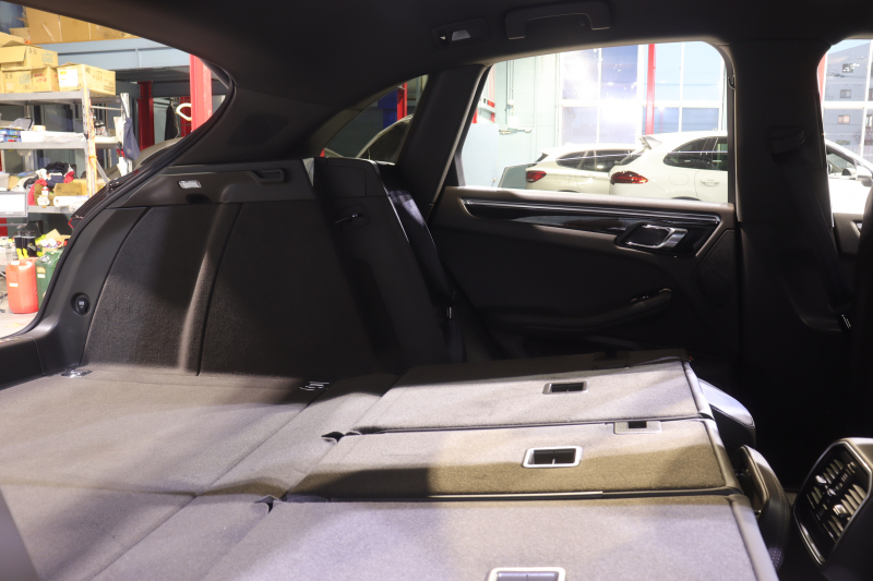 ポルシェ マカン S　MY17 ｴﾝﾄﾘｰﾄﾞﾗｲﾌﾞ 本革ｼｰﾄ(ｱｹﾞｰﾄｸﾞﾚｰ) PCMﾅﾋﾞ 14wayﾒﾓﾘｰ付電動ｼｰﾄ ﾚｰﾝﾃﾞｨﾊﾟｰﾁｬｳｫｰﾆﾝｸﾞ ｽﾎﾟｰﾂﾃｰﾙﾊﾟｲﾌﾟ ﾋﾟｱﾉﾌｨﾆｯｼｭﾌﾞﾗｯｸｲﾝﾃﾘｱ 18ｲﾝﾁﾏｶﾝSﾃﾞｻﾞｲﾝAW　2年保証