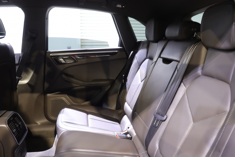 ポルシェ マカン S　MY17 ｴﾝﾄﾘｰﾄﾞﾗｲﾌﾞ 本革ｼｰﾄ(ｱｹﾞｰﾄｸﾞﾚｰ) PCMﾅﾋﾞ 14wayﾒﾓﾘｰ付電動ｼｰﾄ ﾚｰﾝﾃﾞｨﾊﾟｰﾁｬｳｫｰﾆﾝｸﾞ ｽﾎﾟｰﾂﾃｰﾙﾊﾟｲﾌﾟ ﾋﾟｱﾉﾌｨﾆｯｼｭﾌﾞﾗｯｸｲﾝﾃﾘｱ 18ｲﾝﾁﾏｶﾝSﾃﾞｻﾞｲﾝAW　2年保証