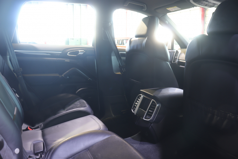 ポルシェ カイエン ﾌﾟﾗﾁﾅｴﾃﾞｨｼｮﾝ　特別仕様車 後期ﾓﾃﾞﾙ MY17 ｱﾙｶﾝﾀｰﾗｺﾝﾋﾞｼｰﾄ(ﾌﾞﾗｯｸ) PCMﾅﾋﾞ BOSEｻｳﾝﾄﾞ CarPlay PDLS付ｷｾﾉﾝﾍｯﾄﾞﾗｲﾄ ﾊｲｸﾞﾛｽﾌﾞﾗｯｸｲﾝﾃﾘｱ 19ｲﾝﾁｶｲｴﾝﾀｰﾎﾞｱﾙﾐ　2年保証