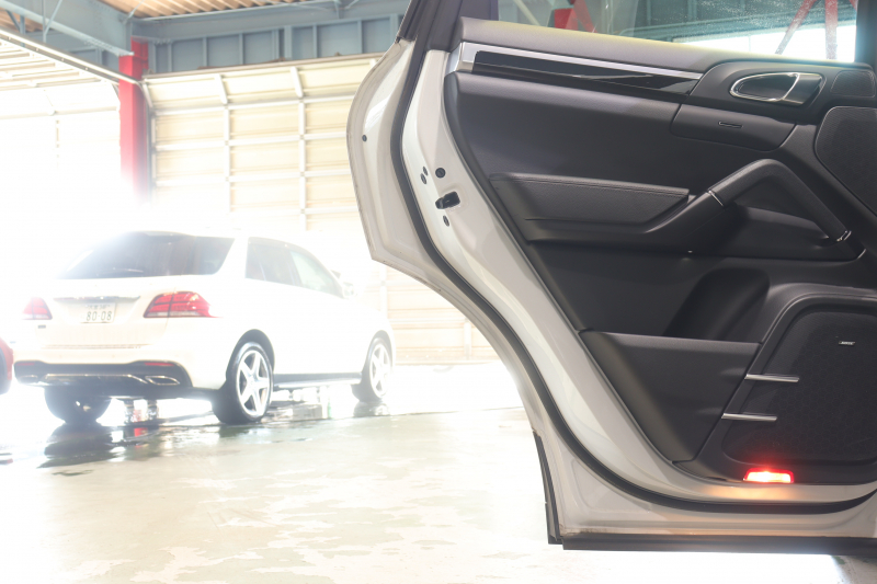 ポルシェ カイエン ﾌﾟﾗﾁﾅｴﾃﾞｨｼｮﾝ　特別仕様車 後期ﾓﾃﾞﾙ MY17 ｱﾙｶﾝﾀｰﾗｺﾝﾋﾞｼｰﾄ(ﾌﾞﾗｯｸ) PCMﾅﾋﾞ BOSEｻｳﾝﾄﾞ CarPlay PDLS付ｷｾﾉﾝﾍｯﾄﾞﾗｲﾄ ﾊｲｸﾞﾛｽﾌﾞﾗｯｸｲﾝﾃﾘｱ 19ｲﾝﾁｶｲｴﾝﾀｰﾎﾞｱﾙﾐ　2年保証