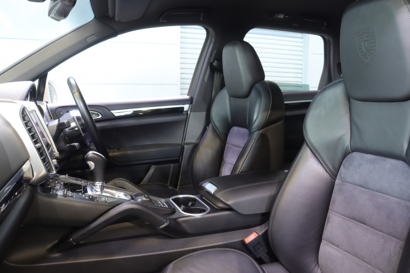 ポルシェ カイエン ﾌﾟﾗﾁﾅｴﾃﾞｨｼｮﾝ　特別仕様車 後期ﾓﾃﾞﾙ MY17 ｱﾙｶﾝﾀｰﾗｺﾝﾋﾞｼｰﾄ(ﾌﾞﾗｯｸ) PCMﾅﾋﾞ BOSEｻｳﾝﾄﾞ CarPlay PDLS付ｷｾﾉﾝﾍｯﾄﾞﾗｲﾄ ﾊｲｸﾞﾛｽﾌﾞﾗｯｸｲﾝﾃﾘｱ 19ｲﾝﾁｶｲｴﾝﾀｰﾎﾞｱﾙﾐ　2年保証