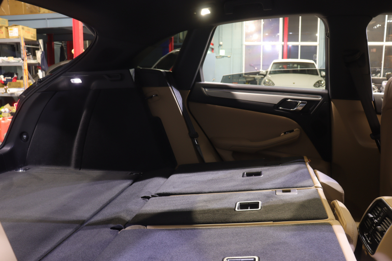 ポルシェ マカン ｽﾎﾟｰﾂｸﾛﾉP　後期ﾓﾃﾞﾙ PASM ｱｸﾃｨﾌﾞｸﾙｺﾝ ﾂｰﾄｰﾝﾚｻﾞｰｲﾝﾃﾘｱ(黒/ﾍﾞｰｼﾞｭ) 10.9ｲﾝﾁPCMﾅﾋﾞ CarPlay 14way電動ｼｰﾄ ﾚｰﾝﾁｪﾝｼﾞｱｼｽﾄ LEDﾍｯﾄﾞﾗｲﾄ ｴﾝﾄﾘｰﾄﾞﾗｲﾌﾞ ｼｰﾄﾋｰﾀｰ 360ｶﾒﾗ 18ｲﾝﾁﾏｶﾝSﾃﾞｻﾞｲﾝAW　2年保証