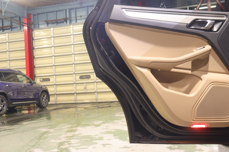 ポルシェ マカン ｽﾎﾟｰﾂｸﾛﾉP　後期ﾓﾃﾞﾙ PASM ｱｸﾃｨﾌﾞｸﾙｺﾝ ﾂｰﾄｰﾝﾚｻﾞｰｲﾝﾃﾘｱ(黒/ﾍﾞｰｼﾞｭ) 10.9ｲﾝﾁPCMﾅﾋﾞ CarPlay 14way電動ｼｰﾄ ﾚｰﾝﾁｪﾝｼﾞｱｼｽﾄ LEDﾍｯﾄﾞﾗｲﾄ ｴﾝﾄﾘｰﾄﾞﾗｲﾌﾞ ｼｰﾄﾋｰﾀｰ 360ｶﾒﾗ 18ｲﾝﾁﾏｶﾝSﾃﾞｻﾞｲﾝAW　2年保証