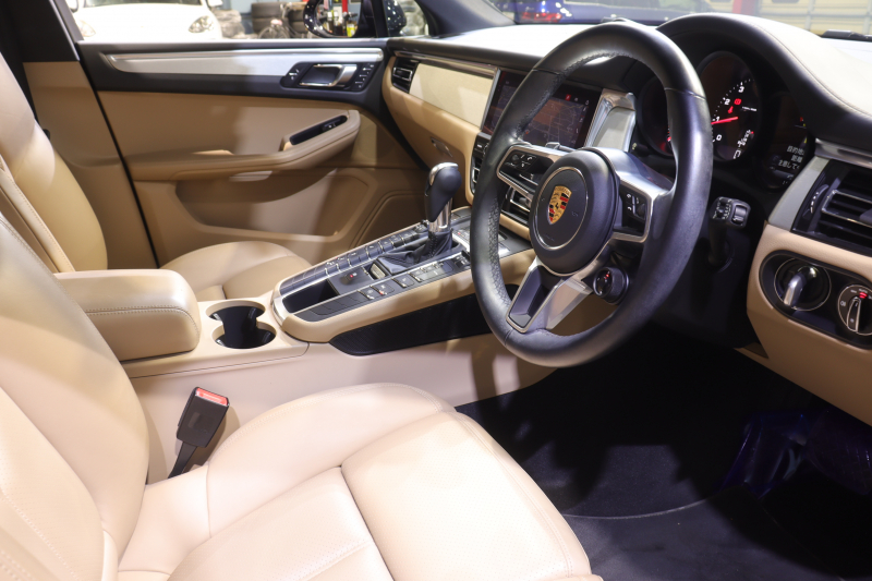 ポルシェ マカン ｽﾎﾟｰﾂｸﾛﾉP　後期ﾓﾃﾞﾙ PASM ｱｸﾃｨﾌﾞｸﾙｺﾝ ﾂｰﾄｰﾝﾚｻﾞｰｲﾝﾃﾘｱ(黒/ﾍﾞｰｼﾞｭ) 10.9ｲﾝﾁPCMﾅﾋﾞ CarPlay 14way電動ｼｰﾄ ﾚｰﾝﾁｪﾝｼﾞｱｼｽﾄ LEDﾍｯﾄﾞﾗｲﾄ ｴﾝﾄﾘｰﾄﾞﾗｲﾌﾞ ｼｰﾄﾋｰﾀｰ 360ｶﾒﾗ 18ｲﾝﾁﾏｶﾝSﾃﾞｻﾞｲﾝAW　2年保証