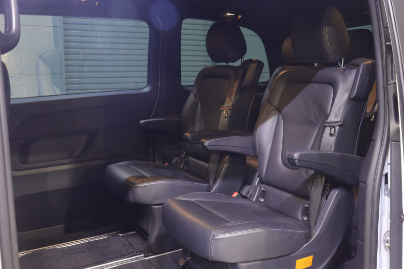 メルセデスベンツ Vクラス V220d ｽﾎﾟｰﾂ ﾚｻﾞｰP ﾚｰﾀﾞｰSP　1ｵｰﾅｰ 黒本革 8.4ｲﾝﾁﾜｲﾄﾞﾃﾞｨｽﾌﾟﾚｲ ALPINEﾌﾘｯﾌﾟﾀﾞｳﾝﾓﾆﾀｰ 360ｶﾒﾗ ｱｸﾃｨﾌﾞｸﾙｺﾝ ﾚｰﾝｷｰﾌﾟ ﾌﾞﾗｲﾝﾄﾞｽﾎﾟｯﾄ AMGｴｱﾛ　2年保証