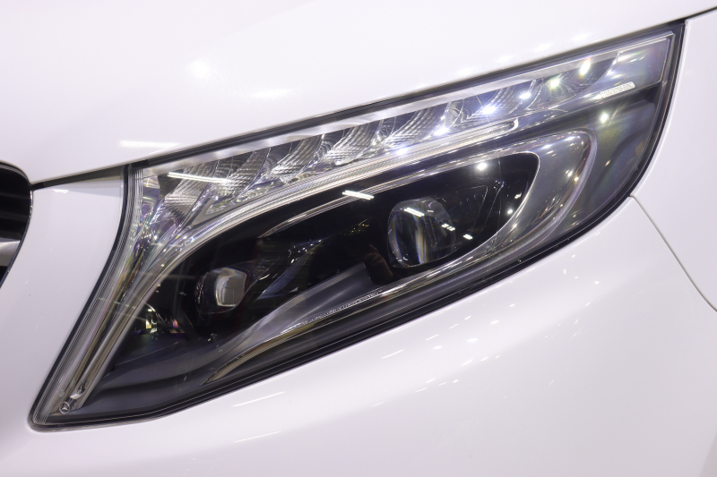 メルセデスベンツ Vクラス V220d ｽﾎﾟｰﾂ ﾚｻﾞｰP ﾚｰﾀﾞｰSP　1ｵｰﾅｰ 黒本革 8.4ｲﾝﾁﾜｲﾄﾞﾃﾞｨｽﾌﾟﾚｲ ALPINEﾌﾘｯﾌﾟﾀﾞｳﾝﾓﾆﾀｰ 360ｶﾒﾗ ｱｸﾃｨﾌﾞｸﾙｺﾝ ﾚｰﾝｷｰﾌﾟ ﾌﾞﾗｲﾝﾄﾞｽﾎﾟｯﾄ AMGｴｱﾛ　2年保証