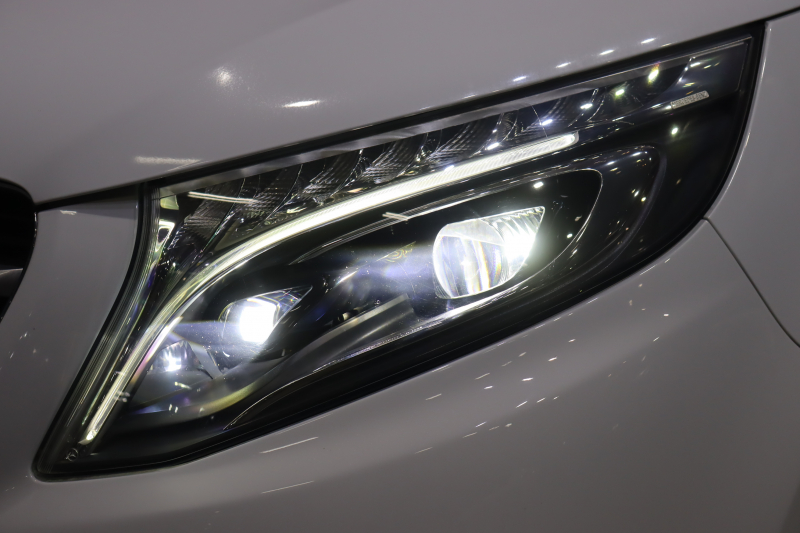 メルセデスベンツ Vクラス V220d ｽﾎﾟｰﾂ ﾚｻﾞｰP ﾚｰﾀﾞｰSP　1ｵｰﾅｰ 黒本革 8.4ｲﾝﾁﾜｲﾄﾞﾃﾞｨｽﾌﾟﾚｲ ALPINEﾌﾘｯﾌﾟﾀﾞｳﾝﾓﾆﾀｰ 360ｶﾒﾗ ｱｸﾃｨﾌﾞｸﾙｺﾝ ﾚｰﾝｷｰﾌﾟ ﾌﾞﾗｲﾝﾄﾞｽﾎﾟｯﾄ AMGｴｱﾛ　2年保証