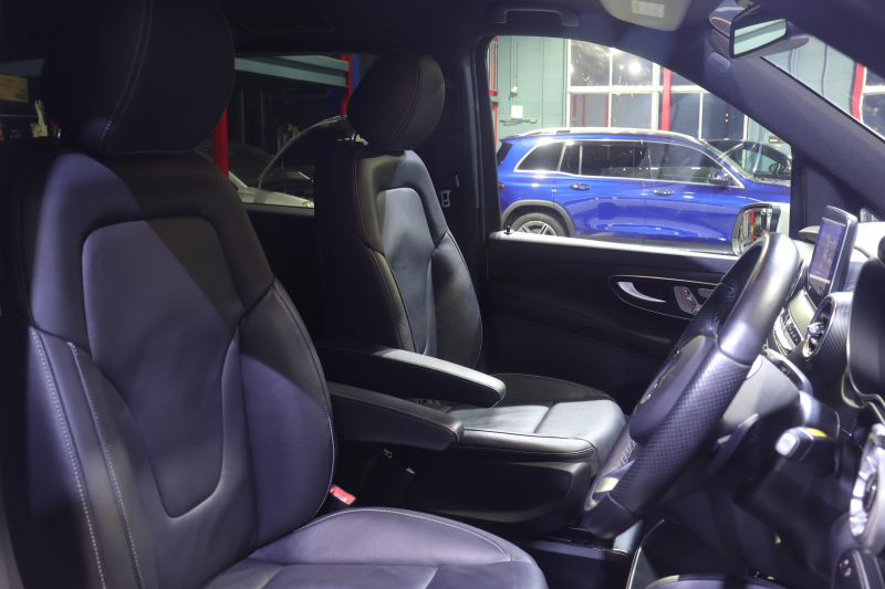 メルセデスベンツ Vクラス V220d ｽﾎﾟｰﾂ ﾚｻﾞｰP ﾚｰﾀﾞｰSP　1ｵｰﾅｰ 黒本革 8.4ｲﾝﾁﾜｲﾄﾞﾃﾞｨｽﾌﾟﾚｲ ALPINEﾌﾘｯﾌﾟﾀﾞｳﾝﾓﾆﾀｰ 360ｶﾒﾗ ｱｸﾃｨﾌﾞｸﾙｺﾝ ﾚｰﾝｷｰﾌﾟ ﾌﾞﾗｲﾝﾄﾞｽﾎﾟｯﾄ AMGｴｱﾛ　2年保証