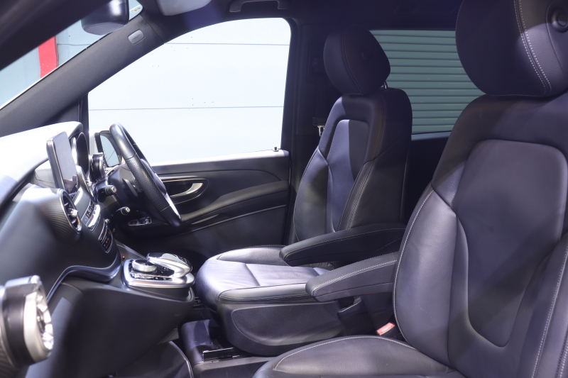 メルセデスベンツ Vクラス V220d ｽﾎﾟｰﾂ ﾚｻﾞｰP ﾚｰﾀﾞｰSP　1ｵｰﾅｰ 黒本革 8.4ｲﾝﾁﾜｲﾄﾞﾃﾞｨｽﾌﾟﾚｲ ALPINEﾌﾘｯﾌﾟﾀﾞｳﾝﾓﾆﾀｰ 360ｶﾒﾗ ｱｸﾃｨﾌﾞｸﾙｺﾝ ﾚｰﾝｷｰﾌﾟ ﾌﾞﾗｲﾝﾄﾞｽﾎﾟｯﾄ AMGｴｱﾛ　2年保証