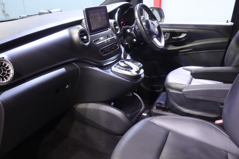 メルセデスベンツ Vクラス V220d ｽﾎﾟｰﾂ ﾚｻﾞｰP ﾚｰﾀﾞｰSP　1ｵｰﾅｰ 黒本革 8.4ｲﾝﾁﾜｲﾄﾞﾃﾞｨｽﾌﾟﾚｲ ALPINEﾌﾘｯﾌﾟﾀﾞｳﾝﾓﾆﾀｰ 360ｶﾒﾗ ｱｸﾃｨﾌﾞｸﾙｺﾝ ﾚｰﾝｷｰﾌﾟ ﾌﾞﾗｲﾝﾄﾞｽﾎﾟｯﾄ AMGｴｱﾛ　2年保証