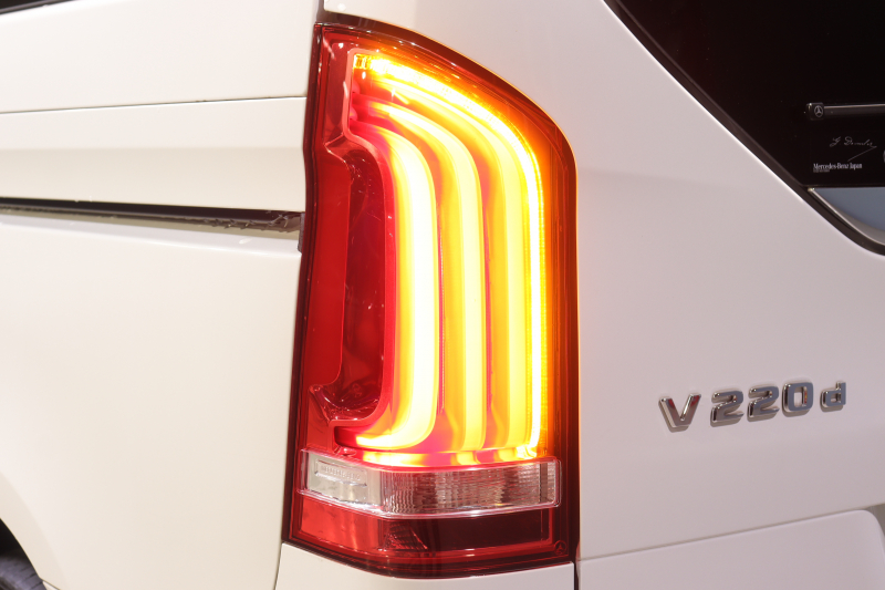 メルセデスベンツ Vクラス V220d ｽﾎﾟｰﾂ ﾚｻﾞｰP ﾚｰﾀﾞｰSP　1ｵｰﾅｰ 黒本革 8.4ｲﾝﾁﾜｲﾄﾞﾃﾞｨｽﾌﾟﾚｲ ALPINEﾌﾘｯﾌﾟﾀﾞｳﾝﾓﾆﾀｰ 360ｶﾒﾗ ｱｸﾃｨﾌﾞｸﾙｺﾝ ﾚｰﾝｷｰﾌﾟ ﾌﾞﾗｲﾝﾄﾞｽﾎﾟｯﾄ AMGｴｱﾛ　2年保証