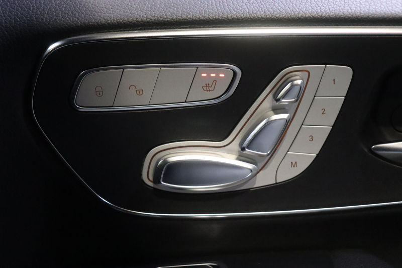 メルセデスベンツ Vクラス V220d ｽﾎﾟｰﾂ ﾚｻﾞｰP ﾚｰﾀﾞｰSP　1ｵｰﾅｰ 黒本革 8.4ｲﾝﾁﾜｲﾄﾞﾃﾞｨｽﾌﾟﾚｲ ALPINEﾌﾘｯﾌﾟﾀﾞｳﾝﾓﾆﾀｰ 360ｶﾒﾗ ｱｸﾃｨﾌﾞｸﾙｺﾝ ﾚｰﾝｷｰﾌﾟ ﾌﾞﾗｲﾝﾄﾞｽﾎﾟｯﾄ AMGｴｱﾛ　2年保証