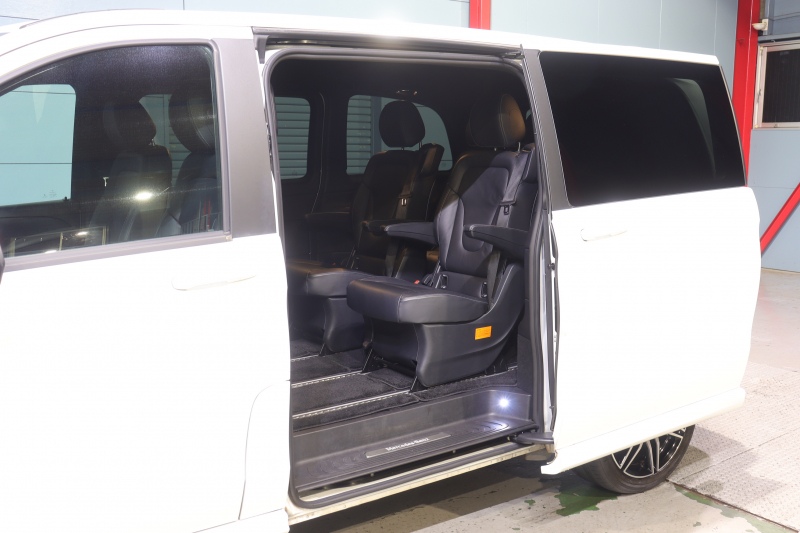 メルセデスベンツ Vクラス V220d ｽﾎﾟｰﾂ ﾚｻﾞｰP ﾚｰﾀﾞｰSP　1ｵｰﾅｰ 黒本革 8.4ｲﾝﾁﾜｲﾄﾞﾃﾞｨｽﾌﾟﾚｲ ALPINEﾌﾘｯﾌﾟﾀﾞｳﾝﾓﾆﾀｰ 360ｶﾒﾗ ｱｸﾃｨﾌﾞｸﾙｺﾝ ﾚｰﾝｷｰﾌﾟ ﾌﾞﾗｲﾝﾄﾞｽﾎﾟｯﾄ AMGｴｱﾛ　2年保証