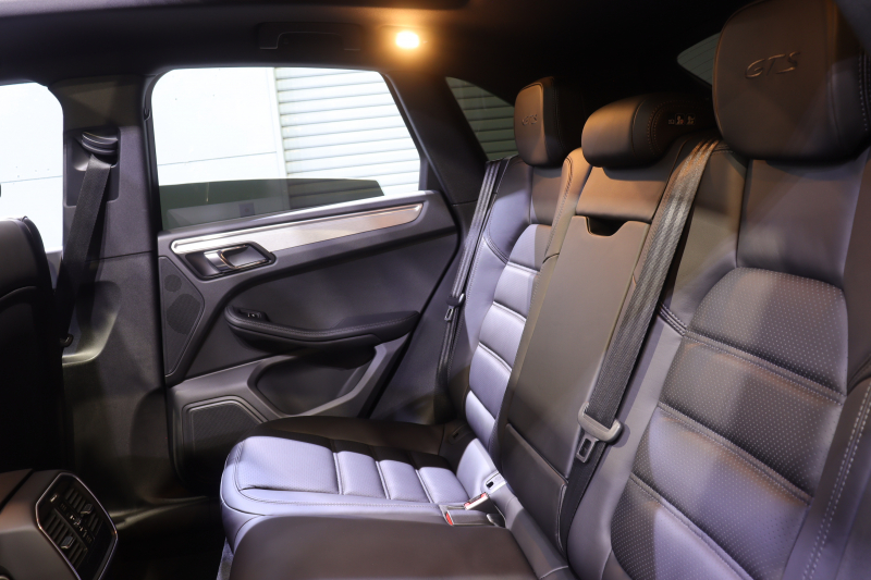 ポルシェ マカン GTS ｽﾎﾟｰﾂｸﾛﾉP　1ｵｰﾅｰ PASM ｴﾝﾄﾘｰﾄﾞﾗｲﾌﾞ 黒本革 ﾊﾟﾉﾗﾏｻﾝﾙｰﾌ PCMﾅﾋﾞ ｽﾎﾟｰﾂｴｸﾞｿﾞｰｽﾄ ﾚｰﾝﾃﾞｨﾊﾟｰﾁｬｳｫｰﾆﾝｸﾞ ｽﾎﾟｰﾂ+ﾓｰﾄﾞ ｸﾛﾉﾒｰﾀｰ ﾊｰﾏﾝﾌﾛﾝﾄｽﾎﾟｲﾗｰ 21ｲﾝﾁ911ﾀｰﾎﾞAW 　2年保証