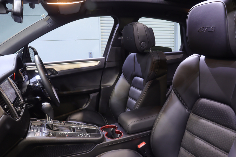 ポルシェ マカン GTS ｽﾎﾟｰﾂｸﾛﾉP　1ｵｰﾅｰ PASM ｴﾝﾄﾘｰﾄﾞﾗｲﾌﾞ 黒本革 ﾊﾟﾉﾗﾏｻﾝﾙｰﾌ PCMﾅﾋﾞ ｽﾎﾟｰﾂｴｸﾞｿﾞｰｽﾄ ﾚｰﾝﾃﾞｨﾊﾟｰﾁｬｳｫｰﾆﾝｸﾞ ｽﾎﾟｰﾂ+ﾓｰﾄﾞ ｸﾛﾉﾒｰﾀｰ ﾊｰﾏﾝﾌﾛﾝﾄｽﾎﾟｲﾗｰ 21ｲﾝﾁ911ﾀｰﾎﾞAW 　2年保証