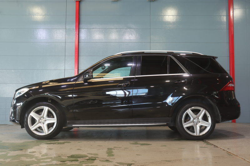 メルセデスベンツ Mクラス ML350 BlueTEC 4MATIC AMGｴｸｽｸﾙｰｼﾌﾞP ﾚｰﾀﾞｰSP　ｷｰﾚｽｺﾞｰ 黒ﾅｯﾊﾟﾚｻﾞｰ ﾊﾟﾉﾗﾏｻﾝﾙｰﾌ 7ｲﾝﾁﾜｲﾄﾞﾅﾋﾞ ｱｸﾃｨﾌﾞｸﾙｺﾝ ﾚｰﾝｷｰﾌﾟ 360ｶﾒﾗ AMGｴｱﾛ&20ｲﾝﾁAW 　2年保証