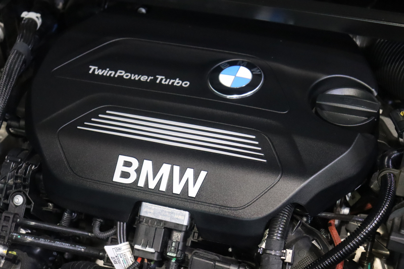 BMW X1 xDrive 18d Xﾗｲﾝ ﾊｲﾗｲﾝ&ｺﾝﾌｫｰﾄP ｱﾄﾞﾊﾞﾝｽﾄﾞｱｸﾃｨﾌﾞSP　中期 1ｵｰﾅｰ ﾀﾞｺﾀﾚｻﾞｰ(ｵｲｽﾀｰ) 第6世代iDriveﾅﾋﾞ ｱｸﾃｨﾌﾞｸﾙｺﾝ ﾍｯﾄﾞｱｯﾌﾟﾃﾞｨｽﾌﾟﾚｲ ｽﾗｲﾃﾞｨﾝｸﾞﾘﾔｼｰﾄ LEDﾍｯﾄﾞﾗｲﾄ 専用ｴｸｽﾃﾘｱ&18ｲﾝﾁｱﾙﾐ　2年保証