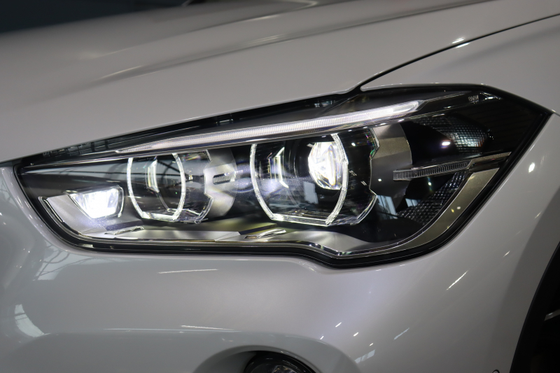 BMW X1 xDrive 18d Xﾗｲﾝ ﾊｲﾗｲﾝ&ｺﾝﾌｫｰﾄP ｱﾄﾞﾊﾞﾝｽﾄﾞｱｸﾃｨﾌﾞSP　中期 1ｵｰﾅｰ ﾀﾞｺﾀﾚｻﾞｰ(ｵｲｽﾀｰ) 第6世代iDriveﾅﾋﾞ ｱｸﾃｨﾌﾞｸﾙｺﾝ ﾍｯﾄﾞｱｯﾌﾟﾃﾞｨｽﾌﾟﾚｲ ｽﾗｲﾃﾞｨﾝｸﾞﾘﾔｼｰﾄ LEDﾍｯﾄﾞﾗｲﾄ 専用ｴｸｽﾃﾘｱ&18ｲﾝﾁｱﾙﾐ　2年保証
