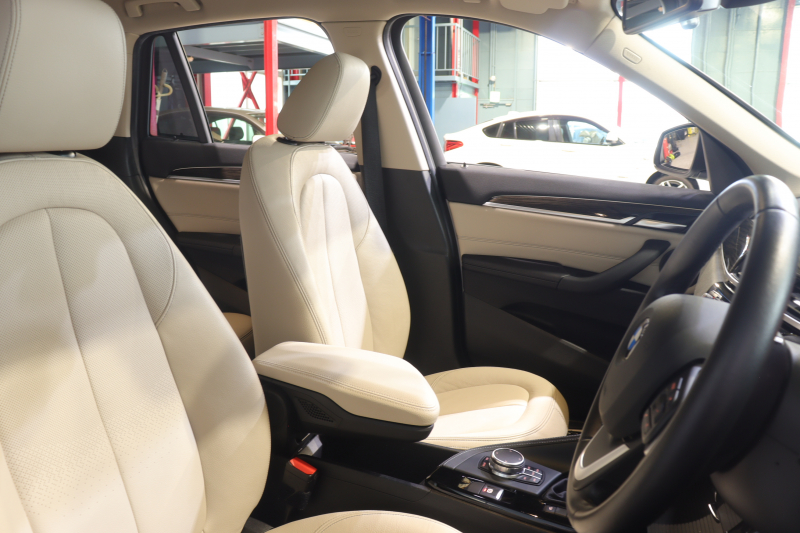 BMW X1 xDrive 18d Xﾗｲﾝ ﾊｲﾗｲﾝ&ｺﾝﾌｫｰﾄP ｱﾄﾞﾊﾞﾝｽﾄﾞｱｸﾃｨﾌﾞSP　中期 1ｵｰﾅｰ ﾀﾞｺﾀﾚｻﾞｰ(ｵｲｽﾀｰ) 第6世代iDriveﾅﾋﾞ ｱｸﾃｨﾌﾞｸﾙｺﾝ ﾍｯﾄﾞｱｯﾌﾟﾃﾞｨｽﾌﾟﾚｲ ｽﾗｲﾃﾞｨﾝｸﾞﾘﾔｼｰﾄ LEDﾍｯﾄﾞﾗｲﾄ 専用ｴｸｽﾃﾘｱ&18ｲﾝﾁｱﾙﾐ　2年保証