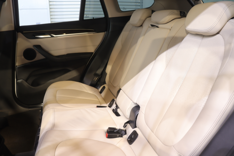 BMW X1 xDrive 18d Xﾗｲﾝ ﾊｲﾗｲﾝ&ｺﾝﾌｫｰﾄP ｱﾄﾞﾊﾞﾝｽﾄﾞｱｸﾃｨﾌﾞSP　中期 1ｵｰﾅｰ ﾀﾞｺﾀﾚｻﾞｰ(ｵｲｽﾀｰ) 第6世代iDriveﾅﾋﾞ ｱｸﾃｨﾌﾞｸﾙｺﾝ ﾍｯﾄﾞｱｯﾌﾟﾃﾞｨｽﾌﾟﾚｲ ｽﾗｲﾃﾞｨﾝｸﾞﾘﾔｼｰﾄ LEDﾍｯﾄﾞﾗｲﾄ 専用ｴｸｽﾃﾘｱ&18ｲﾝﾁｱﾙﾐ　2年保証