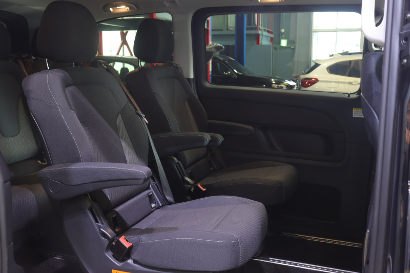 メルセデスベンツ Vクラス V220d ﾚｰﾀﾞｰSP　ｱｸﾃｨﾌﾞｸﾙｺﾝ ﾚｰﾝｷｰﾌﾟ ﾌﾞﾗｲﾝﾄﾞｽﾎﾟｯﾄｱｼｽﾄ 黒ﾌｧﾌﾞﾘｯｸｼｰﾄ ｼｰﾄﾋｰﾀｰ ﾒﾓﾘｰ機能 ﾊﾟﾜｰｼｰﾄ 8.4ｲﾝﾁﾜｲﾄﾞﾅﾋﾞ 360ｶﾒﾗ LEDﾍｯﾄﾞﾗｲﾄ 17ｲﾝﾁAW　2年保証