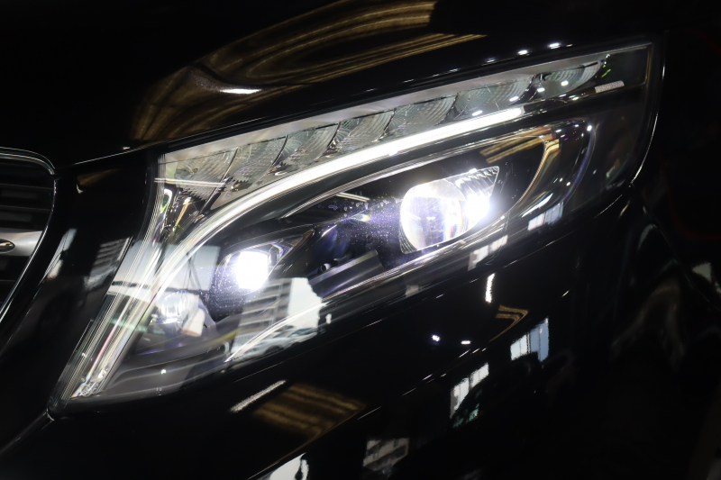 メルセデスベンツ Vクラス V220d ﾚｰﾀﾞｰSP　ｱｸﾃｨﾌﾞｸﾙｺﾝ ﾚｰﾝｷｰﾌﾟ ﾌﾞﾗｲﾝﾄﾞｽﾎﾟｯﾄｱｼｽﾄ 黒ﾌｧﾌﾞﾘｯｸｼｰﾄ ｼｰﾄﾋｰﾀｰ ﾒﾓﾘｰ機能 ﾊﾟﾜｰｼｰﾄ 8.4ｲﾝﾁﾜｲﾄﾞﾅﾋﾞ 360ｶﾒﾗ LEDﾍｯﾄﾞﾗｲﾄ 17ｲﾝﾁAW　2年保証