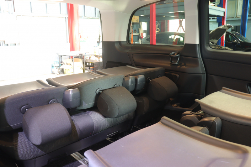 メルセデスベンツ Vクラス V220d ﾚｰﾀﾞｰSP　ｱｸﾃｨﾌﾞｸﾙｺﾝ ﾚｰﾝｷｰﾌﾟ ﾌﾞﾗｲﾝﾄﾞｽﾎﾟｯﾄｱｼｽﾄ 黒ﾌｧﾌﾞﾘｯｸｼｰﾄ ｼｰﾄﾋｰﾀｰ ﾒﾓﾘｰ機能 ﾊﾟﾜｰｼｰﾄ 8.4ｲﾝﾁﾜｲﾄﾞﾅﾋﾞ 360ｶﾒﾗ LEDﾍｯﾄﾞﾗｲﾄ 17ｲﾝﾁAW　2年保証