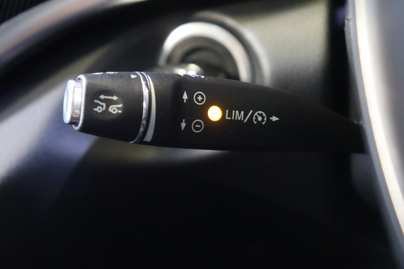 メルセデスベンツ Vクラス V220d ﾚｰﾀﾞｰSP　ｱｸﾃｨﾌﾞｸﾙｺﾝ ﾚｰﾝｷｰﾌﾟ ﾌﾞﾗｲﾝﾄﾞｽﾎﾟｯﾄｱｼｽﾄ 黒ﾌｧﾌﾞﾘｯｸｼｰﾄ ｼｰﾄﾋｰﾀｰ ﾒﾓﾘｰ機能 ﾊﾟﾜｰｼｰﾄ 8.4ｲﾝﾁﾜｲﾄﾞﾅﾋﾞ 360ｶﾒﾗ LEDﾍｯﾄﾞﾗｲﾄ 17ｲﾝﾁAW　2年保証