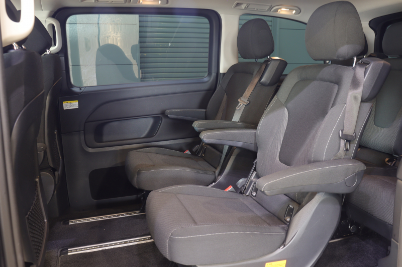 メルセデスベンツ Vクラス V220d ﾚｰﾀﾞｰSP　ｱｸﾃｨﾌﾞｸﾙｺﾝ ﾚｰﾝｷｰﾌﾟ ﾌﾞﾗｲﾝﾄﾞｽﾎﾟｯﾄｱｼｽﾄ 黒ﾌｧﾌﾞﾘｯｸｼｰﾄ ｼｰﾄﾋｰﾀｰ ﾒﾓﾘｰ機能 ﾊﾟﾜｰｼｰﾄ 8.4ｲﾝﾁﾜｲﾄﾞﾅﾋﾞ 360ｶﾒﾗ LEDﾍｯﾄﾞﾗｲﾄ 17ｲﾝﾁAW　2年保証