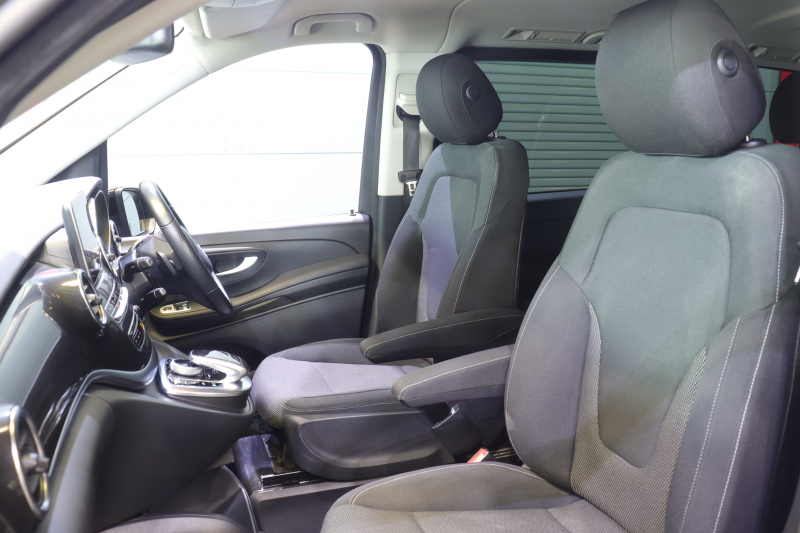 メルセデスベンツ Vクラス V220d ﾚｰﾀﾞｰSP　ｱｸﾃｨﾌﾞｸﾙｺﾝ ﾚｰﾝｷｰﾌﾟ ﾌﾞﾗｲﾝﾄﾞｽﾎﾟｯﾄｱｼｽﾄ 黒ﾌｧﾌﾞﾘｯｸｼｰﾄ ｼｰﾄﾋｰﾀｰ ﾒﾓﾘｰ機能 ﾊﾟﾜｰｼｰﾄ 8.4ｲﾝﾁﾜｲﾄﾞﾅﾋﾞ 360ｶﾒﾗ LEDﾍｯﾄﾞﾗｲﾄ 17ｲﾝﾁAW　2年保証