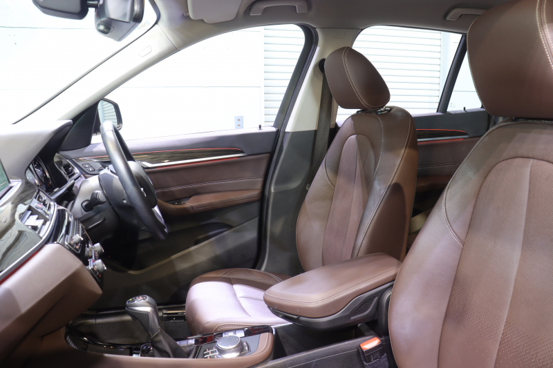 BMW X1 xDrive 18d Xﾗｲﾝ ﾊｲﾗｲﾝ&ｺﾝﾌｫｰﾄP ｱﾄﾞﾊﾞﾝｽﾄﾞｱｸﾃｨﾌﾞSP　中期 ﾀﾞｺﾀﾚｻﾞｰ(ﾓｶ) 第6世代iDriveﾅﾋ ｱｸﾃｨﾌﾞｸﾙｺﾝ ﾍｯﾄﾞｱｯﾌﾟﾃﾞｨｽﾌﾟﾚｲ ｽﾗｲﾃﾞｨﾝｸﾞﾘﾔｼｰﾄ LEDﾍｯﾄﾞﾗｲﾄ 専用ｴｸｽﾃﾘｱ&OP19ｲﾝﾁｱﾙﾐ　2年保証