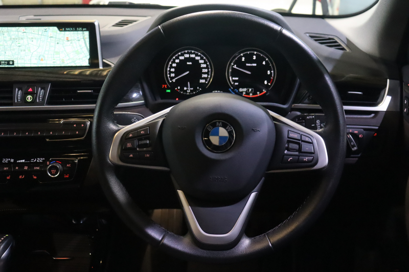 BMW X1 xDrive 18d Xﾗｲﾝ ﾊｲﾗｲﾝ&ｺﾝﾌｫｰﾄP ｱﾄﾞﾊﾞﾝｽﾄﾞｱｸﾃｨﾌﾞSP　中期 ﾀﾞｺﾀﾚｻﾞｰ(ﾓｶ) 第6世代iDriveﾅﾋ ｱｸﾃｨﾌﾞｸﾙｺﾝ ﾍｯﾄﾞｱｯﾌﾟﾃﾞｨｽﾌﾟﾚｲ ｽﾗｲﾃﾞｨﾝｸﾞﾘﾔｼｰﾄ LEDﾍｯﾄﾞﾗｲﾄ 専用ｴｸｽﾃﾘｱ&OP19ｲﾝﾁｱﾙﾐ　2年保証