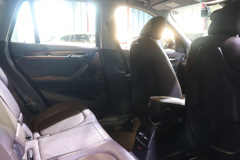 BMW X1 xDrive 18d Xﾗｲﾝ ﾊｲﾗｲﾝ&ｺﾝﾌｫｰﾄP ｱﾄﾞﾊﾞﾝｽﾄﾞｱｸﾃｨﾌﾞSP　中期 ﾀﾞｺﾀﾚｻﾞｰ(ﾓｶ) 第6世代iDriveﾅﾋ ｱｸﾃｨﾌﾞｸﾙｺﾝ ﾍｯﾄﾞｱｯﾌﾟﾃﾞｨｽﾌﾟﾚｲ ｽﾗｲﾃﾞｨﾝｸﾞﾘﾔｼｰﾄ LEDﾍｯﾄﾞﾗｲﾄ 専用ｴｸｽﾃﾘｱ&OP19ｲﾝﾁｱﾙﾐ　2年保証