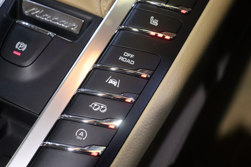 ポルシェ マカン GTS ｽﾎﾟｰﾂｸﾛﾉP　 PASM ｴﾝﾄﾘｰﾄﾞﾗｲﾌﾞ ﾍﾞｰｼﾞｭ半革 ﾊﾟﾉﾗﾏｻﾝﾙｰﾌ PCMﾅﾋﾞ BOSEｻｳﾝﾄﾞ PDLSﾌﾟﾗｽLEDﾍｯﾄﾞｲﾗｲﾄ ｽﾎﾟｰﾂｴｸﾞｿﾞｰｽﾄ ﾚｰﾝﾃﾞｨﾊﾟｰﾁｬｳｫｰﾆﾝｸﾞ ｽﾎﾟｰﾂ+ﾓｰﾄﾞ ｸﾛﾉﾒｰﾀｰ 20ｲﾝﾁRSｽﾊﾟｲﾀﾞｰAW 　2年保証